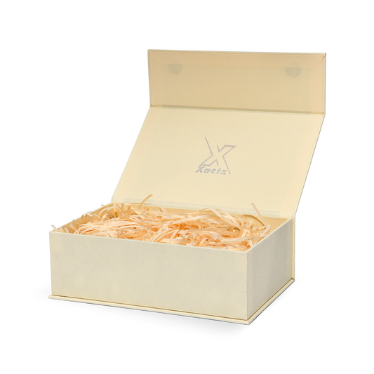 Scatola pieghevole lusso personalizzata beige, a forma di libro, con foglio olografico e rivestimento in seta