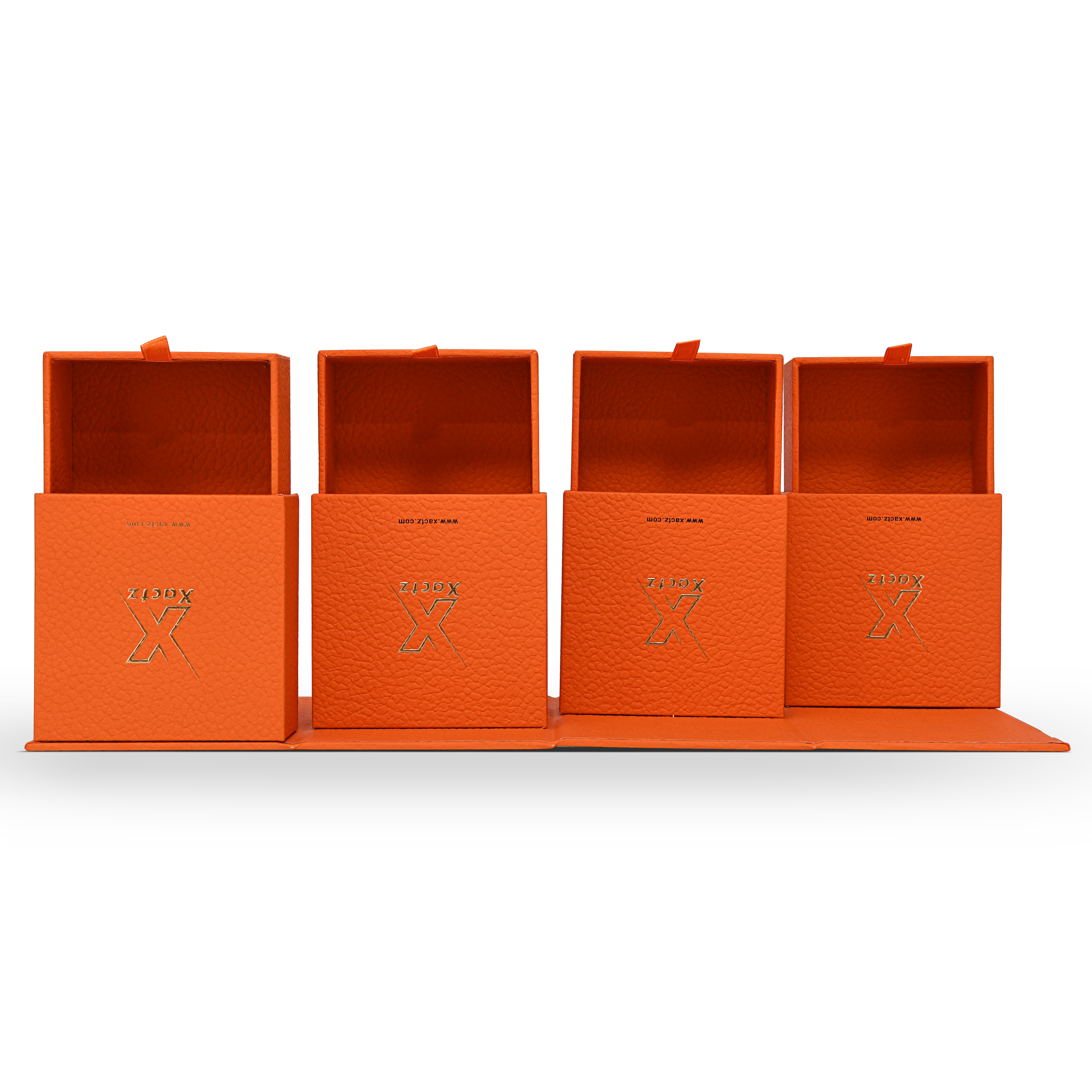 Boîte de luxe personnalisée avec couvercle rabattable orange, feuille d'or mat et ruban de soie