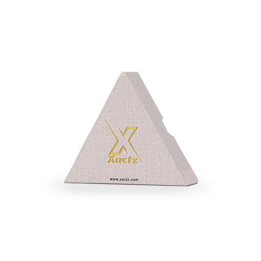 Boîte triangulaire rose de luxe sur mesure, avec dorure à chaud brillante et texture toilée